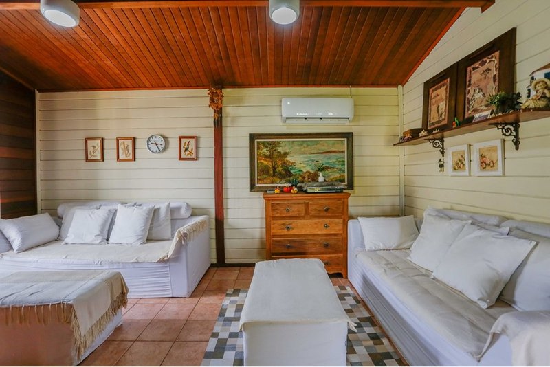 Chacara À Venda, 257m - 3 Dorm. 1 Suite - R$ 1.489.000 - Cond. Chac. 3 Marias - Sorocaba Rua Rosa Molineiro Ventrella Sorocaba - 