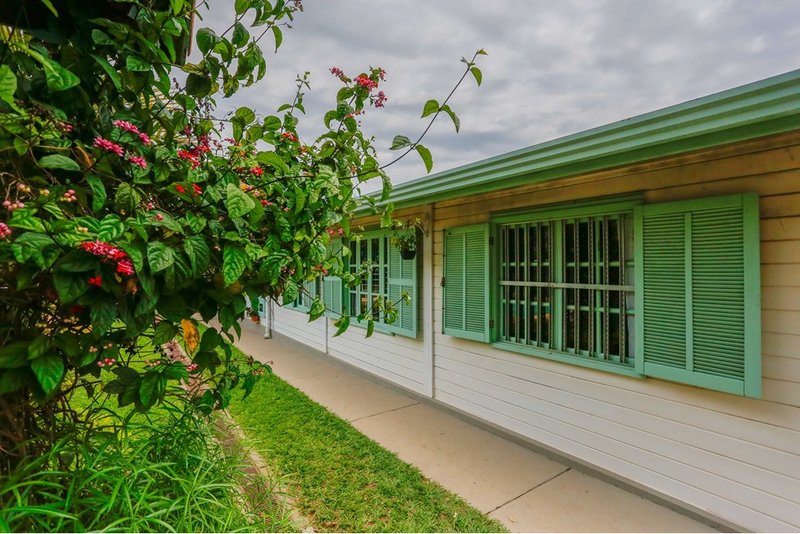 Chacara À Venda, 257m - 3 Dorm. 1 Suite - R$ 1.489.000 - Cond. Chac. 3 Marias - Sorocaba Rua Rosa Molineiro Ventrella Sorocaba - 