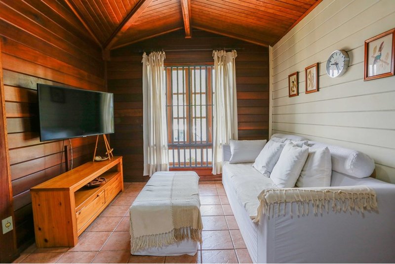 Chacara À Venda, 257m - 3 Dorm. 1 Suite - R$ 1.489.000 - Cond. Chac. 3 Marias - Sorocaba Rua Rosa Molineiro Ventrella Sorocaba - 