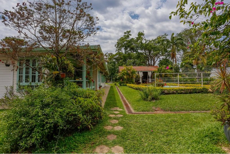 Chacara À Venda, 257m - 3 Dorm. 1 Suite - R$ 1.489.000 - Cond. Chac. 3 Marias - Sorocaba Rua Rosa Molineiro Ventrella Sorocaba - 