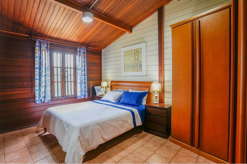 Chacara À Venda, 257m - 3 Dorm. 1 Suite - R$ 1.489.000 - Cond. Chac. 3 Marias - Sorocaba Rua Rosa Molineiro Ventrella Sorocaba - 