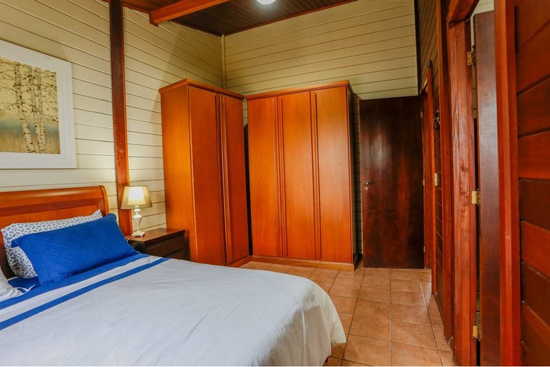 Chacara À Venda, 257m - 3 Dorm. 1 Suite - R$ 1.489.000 - Cond. Chac. 3 Marias - Sorocaba Rua Rosa Molineiro Ventrella Sorocaba - 