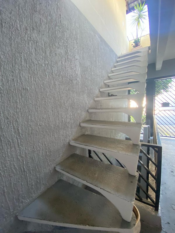 Casa Assobradada com Suíte e Salão de Festas no Residencial Rubi - Mogi das Cruzes - 