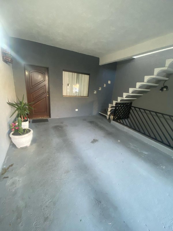 Casa Assobradada com Suíte e Salão de Festas no Residencial Rubi - Mogi das Cruzes - 
