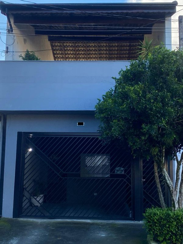 Casa Assobradada com Suíte e Salão de Festas no Residencial Rubi - Mogi das Cruzes - 