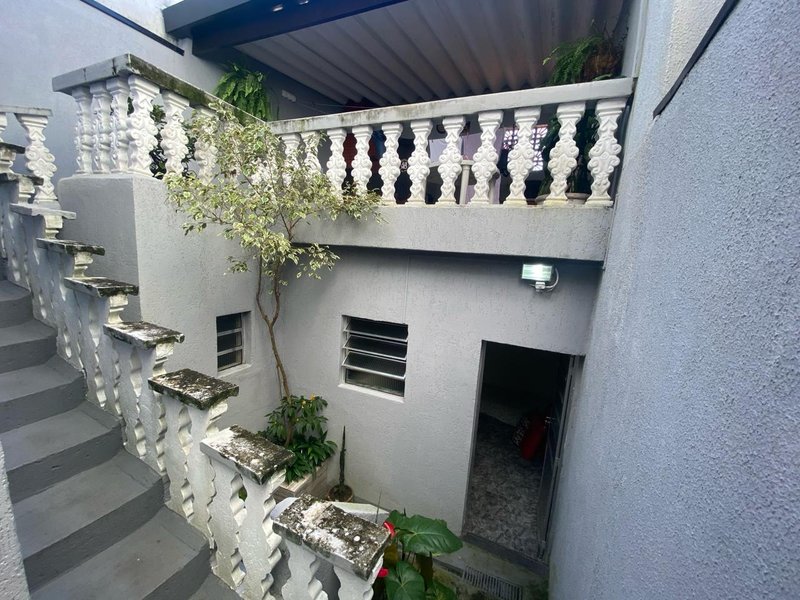 Casa Assobradada com Suíte e Salão de Festas no Residencial Rubi - Mogi das Cruzes - 