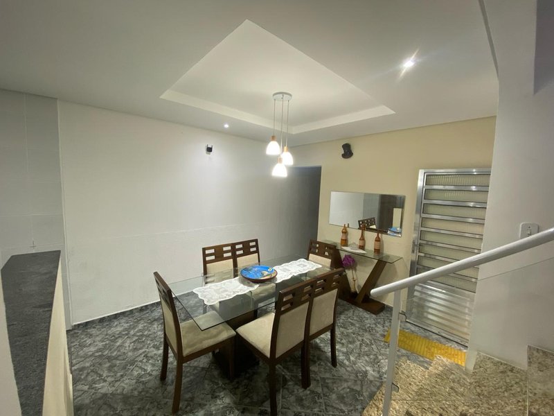 Casa Assobradada com Suíte e Salão de Festas no Residencial Rubi - Mogi das Cruzes - 