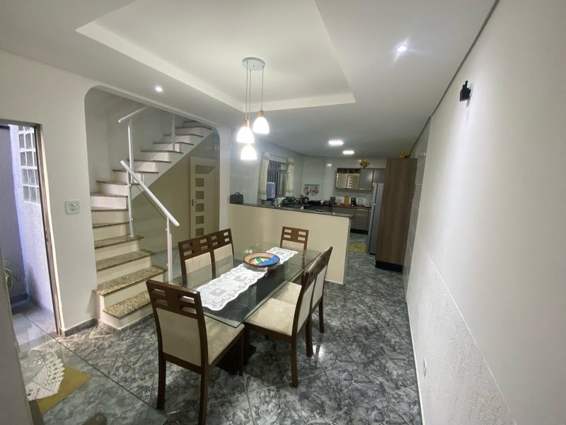 Casa Assobradada com Suíte e Salão de Festas no Residencial Rubi - Mogi das Cruzes - 