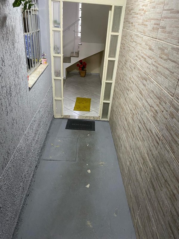 Casa Assobradada com Suíte e Salão de Festas no Residencial Rubi - Mogi das Cruzes - 