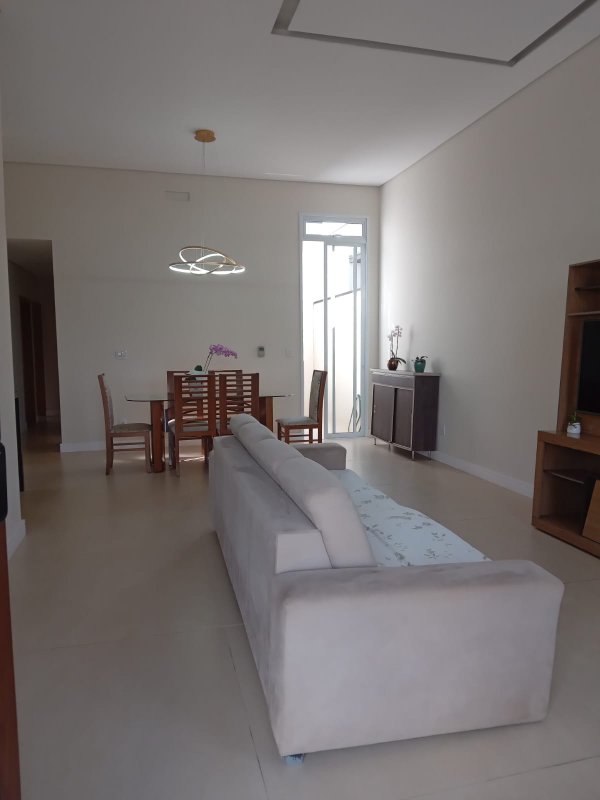 Casa Térrea com Piscina e 3 Dormitórios no Mosaico Essence - Mogi das Cruzes - 