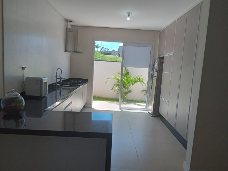 Casa Térrea com Piscina e 3 Dormitórios no Mosaico Essence - Mogi das Cruzes - 