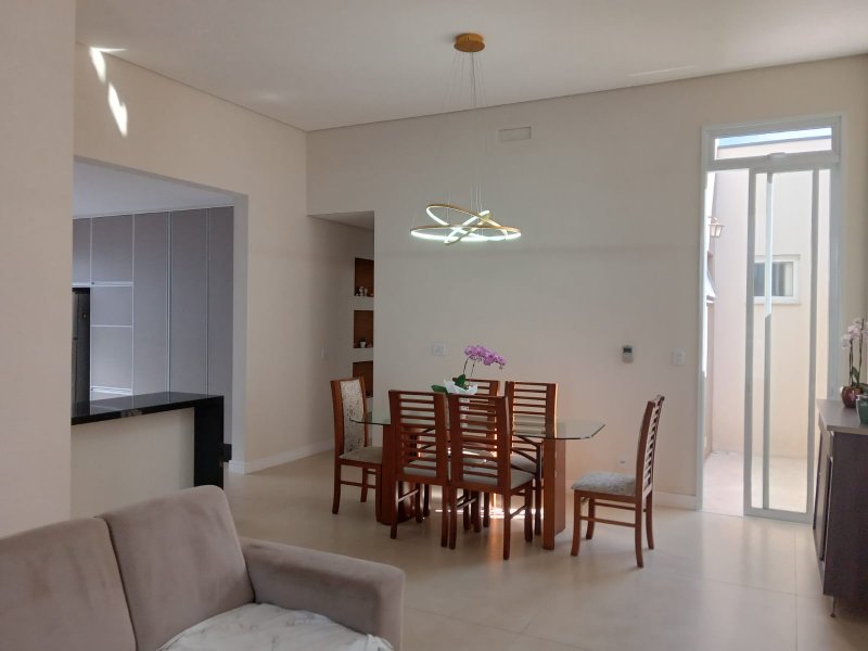 Casa Térrea com Piscina e 3 Dormitórios no Mosaico Essence - Mogi das Cruzes - 