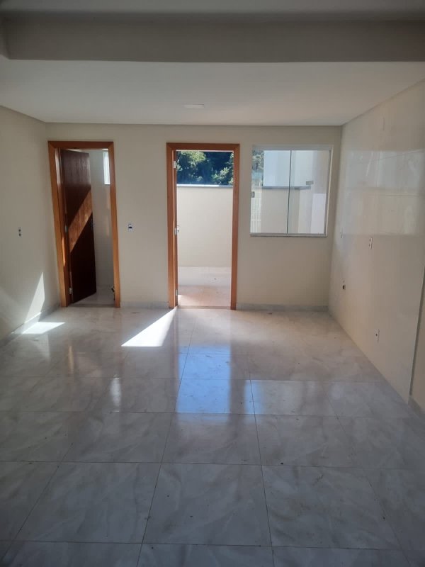SOBRADO COM 2 SUÍTES  NA LIMEIRA  Brusque - 