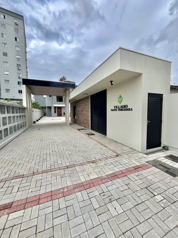 SOBRADO COM 1 SUÍTE  MAIS 2 DORMITÓRIOS NA SANTA TEREZINHA - Brusque - 