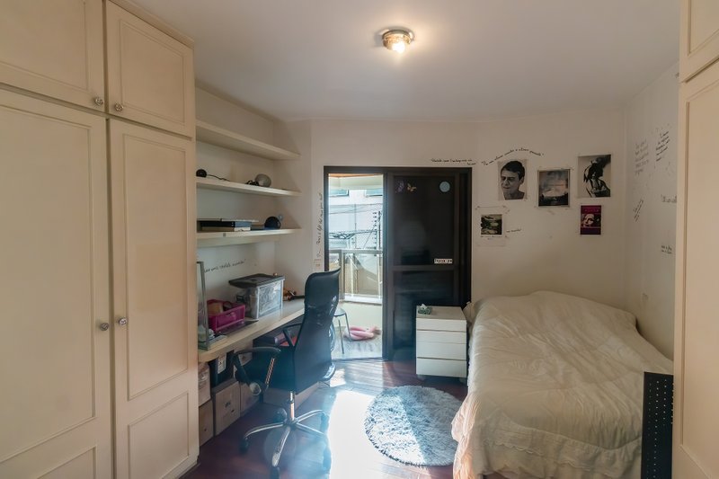 ALUGA-SE APARTAMENTO - 190M2 - 3 SUÍTES - ANDAR BAIXO - VAMOS VISITAR!! Rua Itacema São Paulo - 