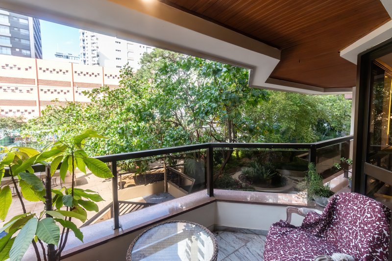 ALUGA-SE APARTAMENTO - 190M2 - 3 SUÍTES - ANDAR BAIXO - VAMOS VISITAR!! Rua Itacema São Paulo - 