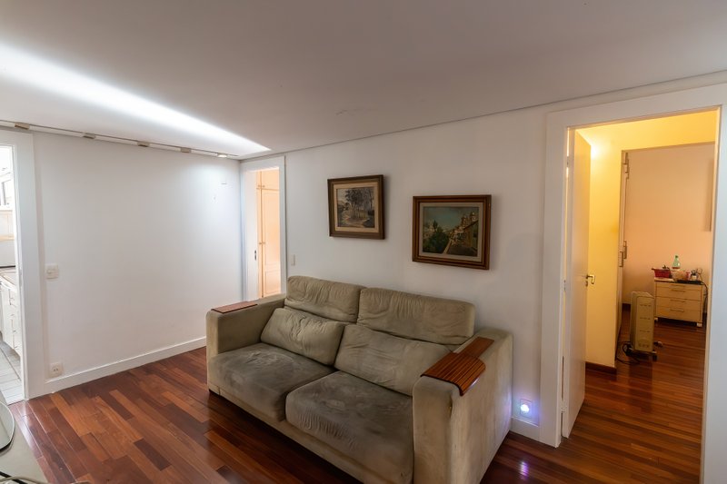 ALUGA-SE APARTAMENTO - 190M2 - 3 SUÍTES - ANDAR BAIXO - VAMOS VISITAR!! Rua Itacema São Paulo - 