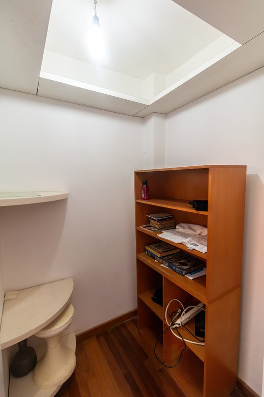 ALUGA-SE APARTAMENTO - 190M2 - 3 SUÍTES - ANDAR BAIXO - VAMOS VISITAR!! Rua Itacema São Paulo - 
