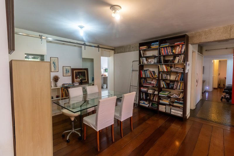 ALUGA-SE APARTAMENTO - 190M2 - 3 SUÍTES - ANDAR BAIXO - VAMOS VISITAR!! Rua Itacema São Paulo - 