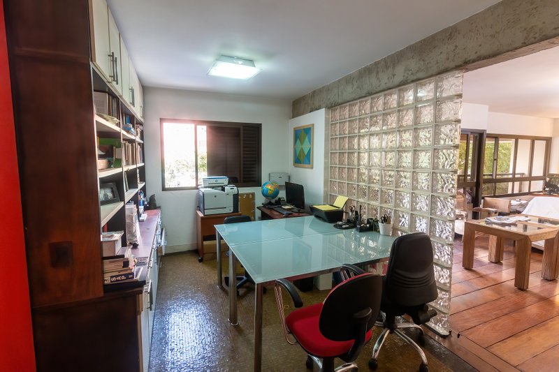 ALUGA-SE APARTAMENTO - 190M2 - 3 SUÍTES - ANDAR BAIXO - VAMOS VISITAR!! Rua Itacema São Paulo - 