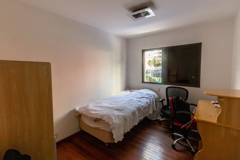 ALUGA-SE APARTAMENTO - 190M2 - 3 SUÍTES - ANDAR BAIXO - VAMOS VISITAR!! Rua Itacema São Paulo - 