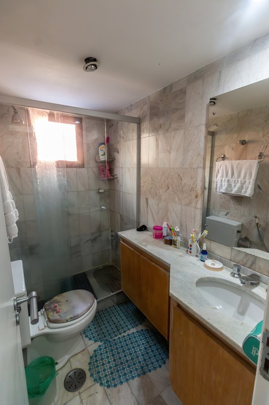 ALUGA-SE APARTAMENTO - 190M2 - 3 SUÍTES - ANDAR BAIXO - VAMOS VISITAR!! Rua Itacema São Paulo - 
