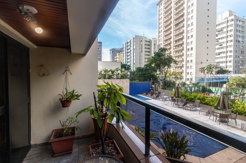ALUGA-SE APARTAMENTO - 190M2 - 3 SUÍTES - ANDAR BAIXO - VAMOS VISITAR!! Rua Itacema São Paulo - 