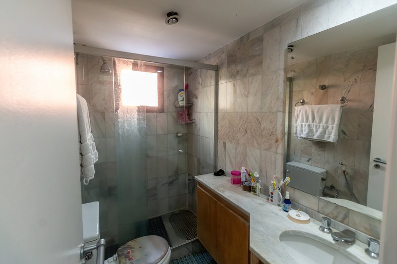 ALUGA-SE APARTAMENTO - 190M2 - 3 SUÍTES - ANDAR BAIXO - VAMOS VISITAR!! Rua Itacema São Paulo - 