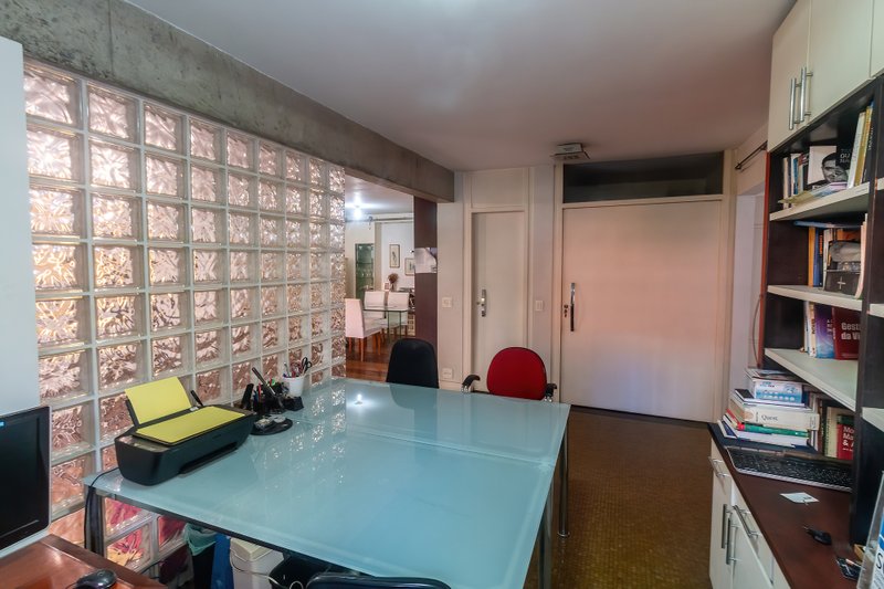 ALUGA-SE APARTAMENTO - 190M2 - 3 SUÍTES - ANDAR BAIXO - VAMOS VISITAR!! Rua Itacema São Paulo - 