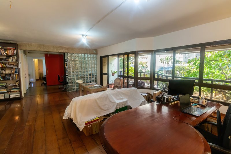 ALUGA-SE APARTAMENTO - 190M2 - 3 SUÍTES - ANDAR BAIXO - VAMOS VISITAR!! Rua Itacema São Paulo - 