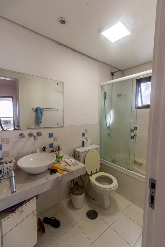 ALUGA-SE APARTAMENTO - 190M2 - 3 SUÍTES - ANDAR BAIXO - VAMOS VISITAR!! Rua Itacema São Paulo - 