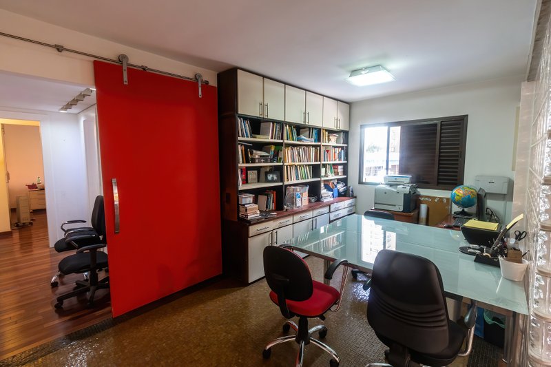 ALUGA-SE APARTAMENTO - 190M2 - 3 SUÍTES - ANDAR BAIXO - VAMOS VISITAR!! Rua Itacema São Paulo - 