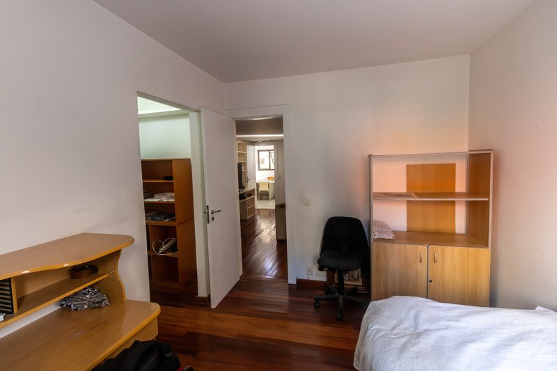 ALUGA-SE APARTAMENTO - 190M2 - 3 SUÍTES - ANDAR BAIXO - VAMOS VISITAR!! Rua Itacema São Paulo - 