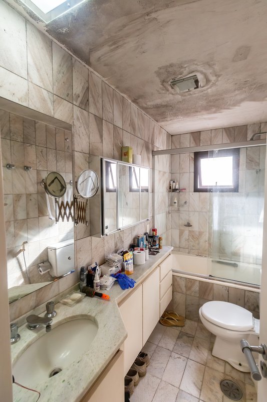 ALUGA-SE APARTAMENTO - 190M2 - 3 SUÍTES - ANDAR BAIXO - VAMOS VISITAR!! Rua Itacema São Paulo - 