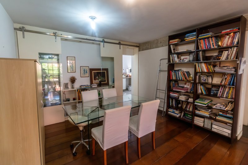 ALUGA-SE APARTAMENTO - 190M2 - 3 SUÍTES - ANDAR BAIXO - VAMOS VISITAR!! Rua Itacema São Paulo - 