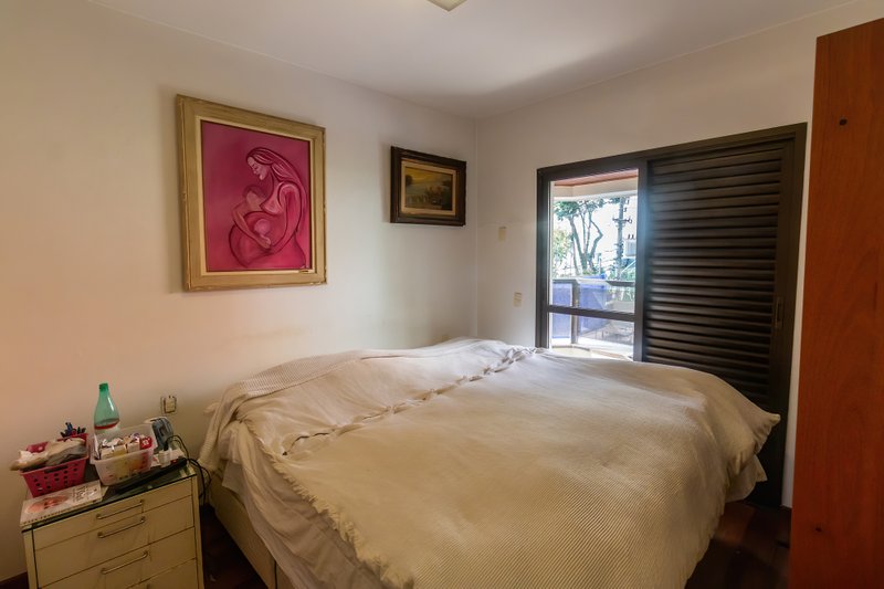 ALUGA-SE APARTAMENTO - 190M2 - 3 SUÍTES - ANDAR BAIXO - VAMOS VISITAR!! Rua Itacema São Paulo - 
