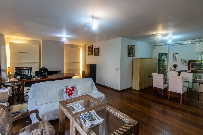 ALUGA-SE APARTAMENTO - 190M2 - 3 SUÍTES - ANDAR BAIXO - VAMOS VISITAR!! Rua Itacema São Paulo - 