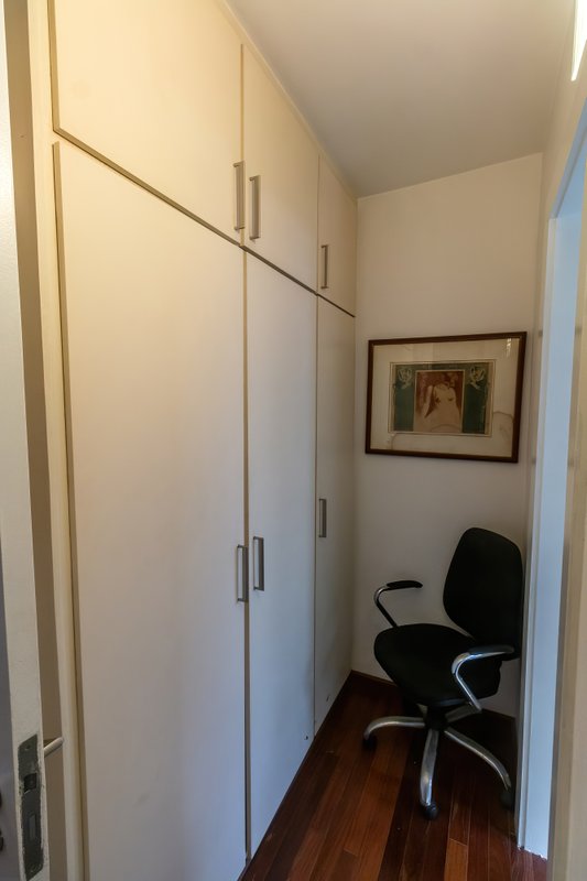 ALUGA-SE APARTAMENTO - 190M2 - 3 SUÍTES - ANDAR BAIXO - VAMOS VISITAR!! Rua Itacema São Paulo - 