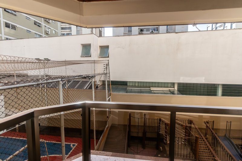 ALUGA-SE APARTAMENTO - 190M2 - 3 SUÍTES - ANDAR BAIXO - VAMOS VISITAR!! Rua Itacema São Paulo - 