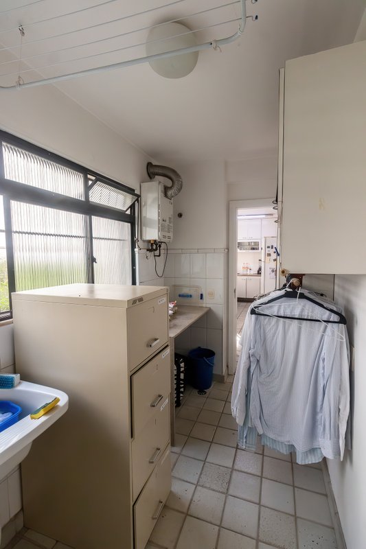ALUGA-SE APARTAMENTO - 190M2 - 3 SUÍTES - ANDAR BAIXO - VAMOS VISITAR!! Rua Itacema São Paulo - 