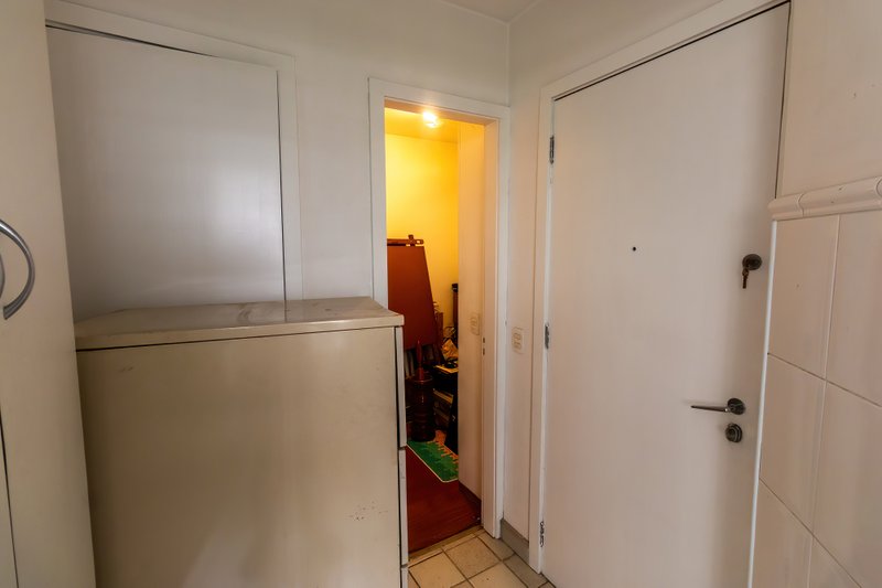 ALUGA-SE APARTAMENTO - 190M2 - 3 SUÍTES - ANDAR BAIXO - VAMOS VISITAR!! Rua Itacema São Paulo - 