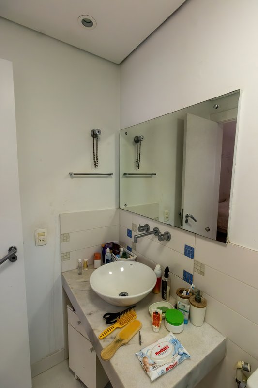 ALUGA-SE APARTAMENTO - 190M2 - 3 SUÍTES - ANDAR BAIXO - VAMOS VISITAR!! Rua Itacema São Paulo - 