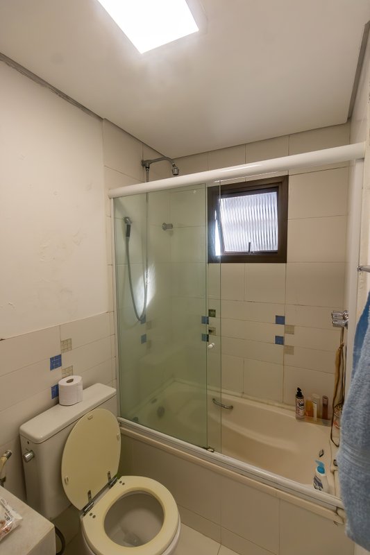 ALUGA-SE APARTAMENTO - 190M2 - 3 SUÍTES - ANDAR BAIXO - VAMOS VISITAR!! Rua Itacema São Paulo - 