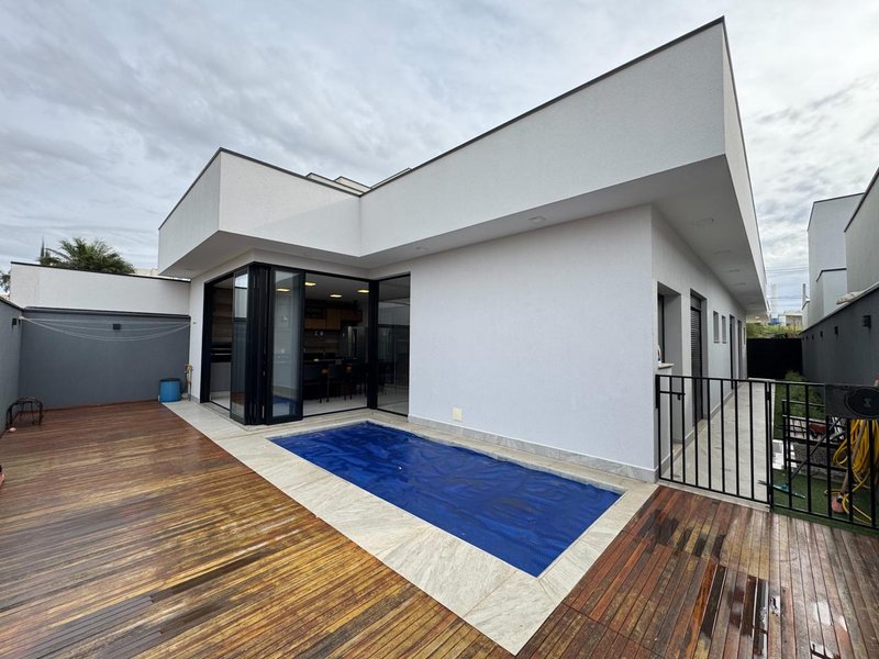Casa Térrea de Luxo Semi-Mobiliada para Locação no Swiss Park - Campinas Rodovia Anhangüera Campinas - 