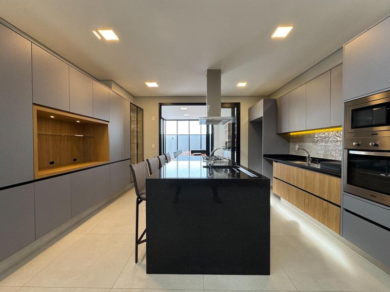 Casa Térrea de Luxo Semi-Mobiliada para Locação no Swiss Park - Campinas Rodovia Anhangüera Campinas - 