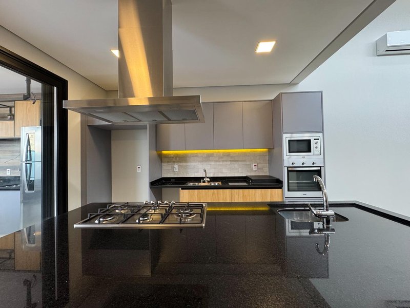 Casa Térrea de Luxo Semi-Mobiliada para Locação no Swiss Park - Campinas Rodovia Anhangüera Campinas - 