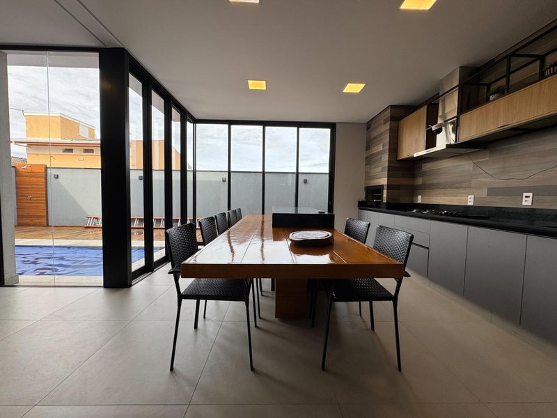 Casa Térrea de Luxo Semi-Mobiliada para Locação no Swiss Park - Campinas Rodovia Anhangüera Campinas - 