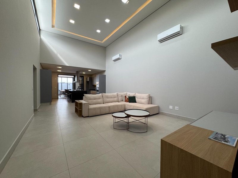 Casa Térrea de Luxo Semi-Mobiliada para Locação no Swiss Park - Campinas Rodovia Anhangüera Campinas - 