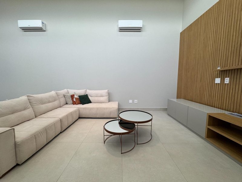 Casa Térrea de Luxo Semi-Mobiliada para Locação no Swiss Park - Campinas Rodovia Anhangüera Campinas - 