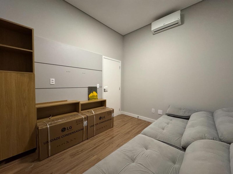 Casa Térrea de Luxo Semi-Mobiliada para Locação no Swiss Park - Campinas Rodovia Anhangüera Campinas - 
